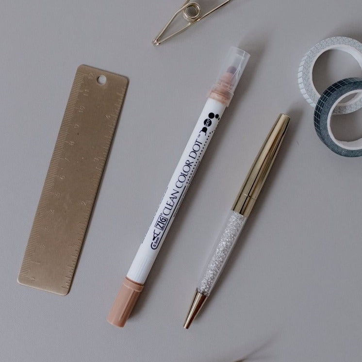 Kuretake Zig Clean Color Dot Double-Sided Marker in Fawn